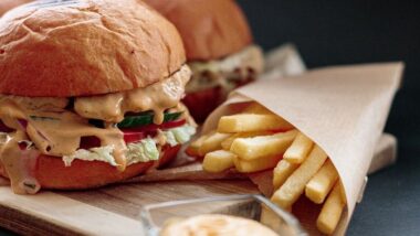 Emballages pour fast-food : combien dépenser pour allier praticité et esthétique ?